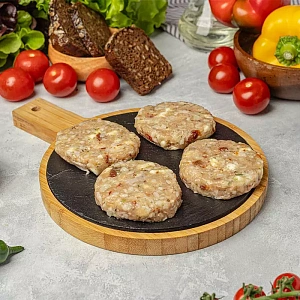 Куриные оладушки с моцареллой и вялеными томатами